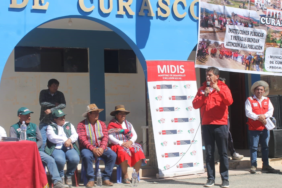 APURÍMAC: PROGRAMA PAIS EVALÚA IMPLEMENTACIÓN DE NUEVO TAMBO PARA LLEVAR SERVICIOS A COMUNIDADES DE CURASCO